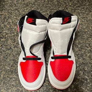 NIB Jordan 1 Retro High OG - White, University Red & Black Size 3Y